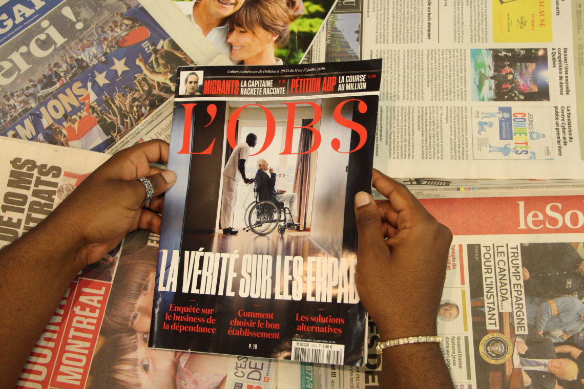 Jalen holds L'OBS magazine.