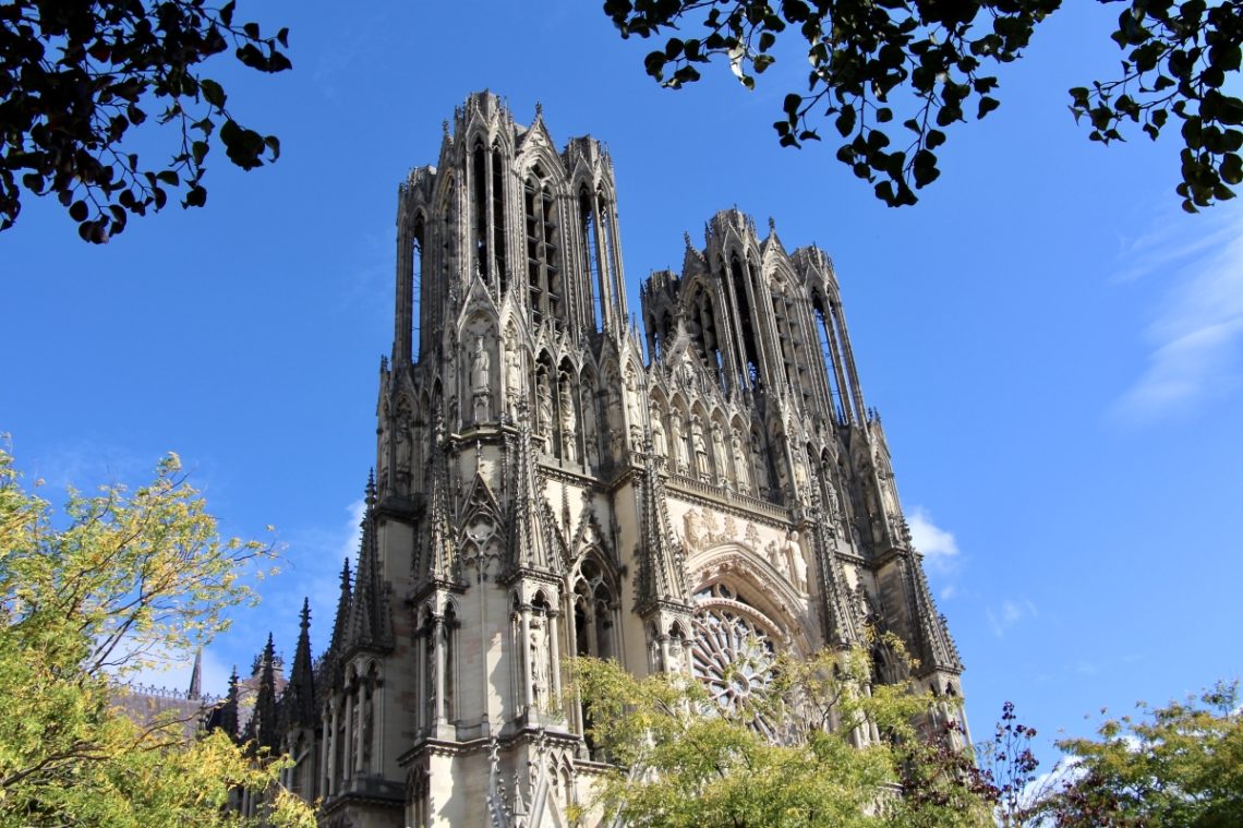Front view of the Cathédrale Notre-Dame de Reims.