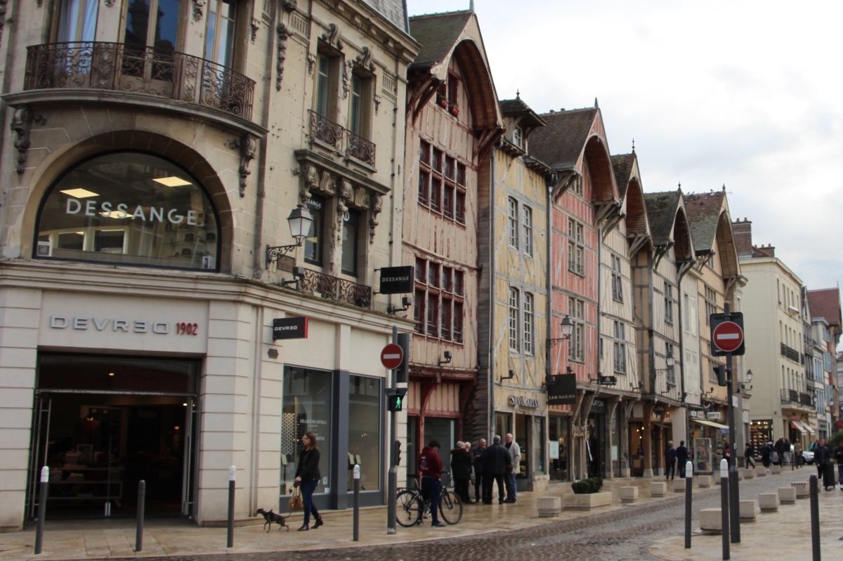 Colorful buildings on Rue Émile Zola.