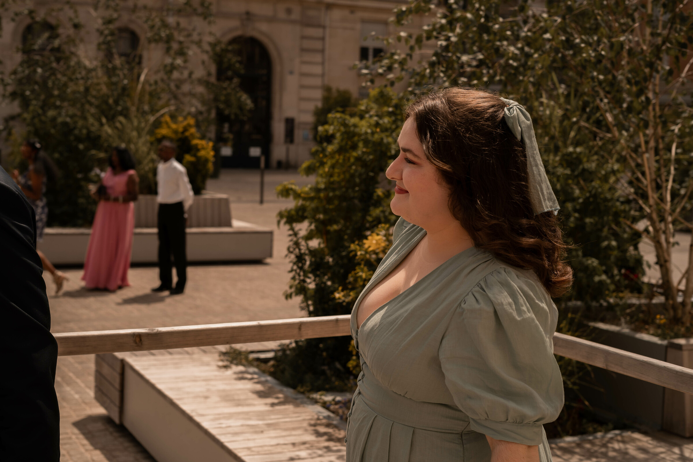 Maria smiling outside of the Hôtel de ville de Reims before the wedding.