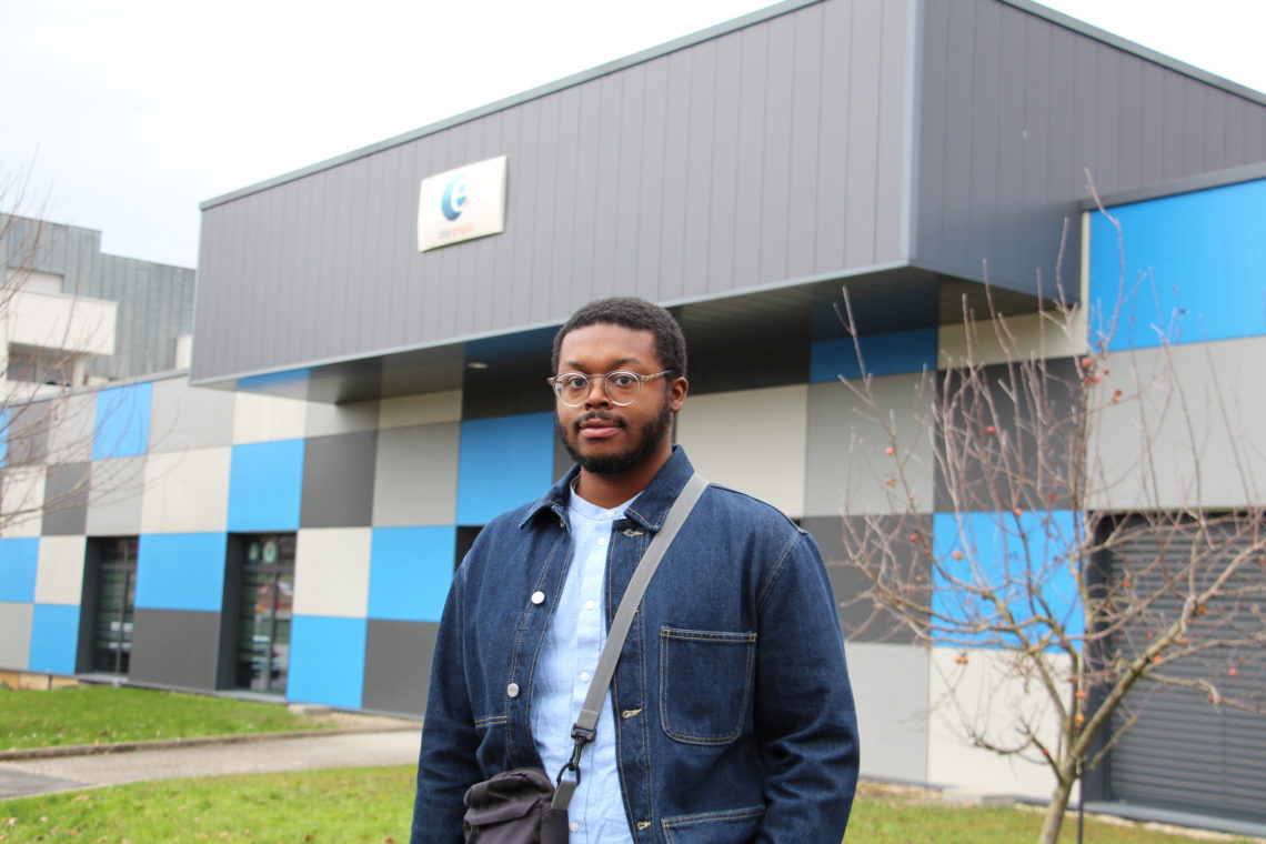 Jalen at a Pôle emploi location in Reims, France.