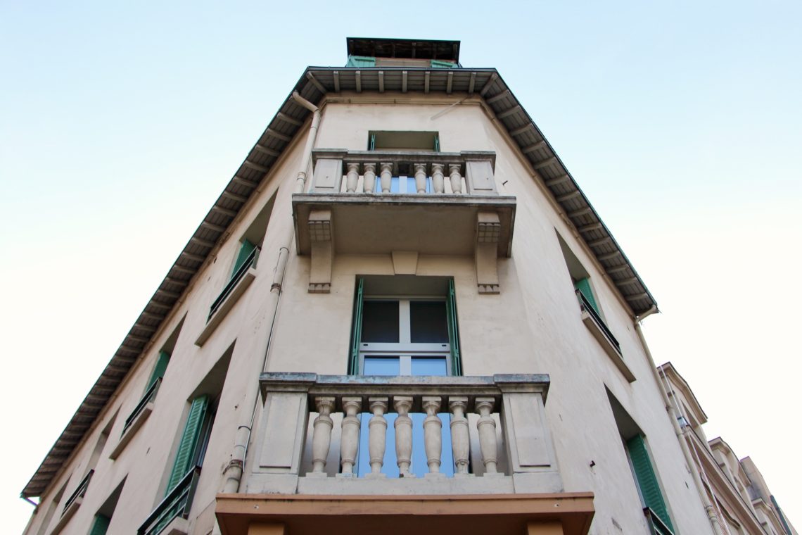 A corner view of an apartment building in Reims, France.